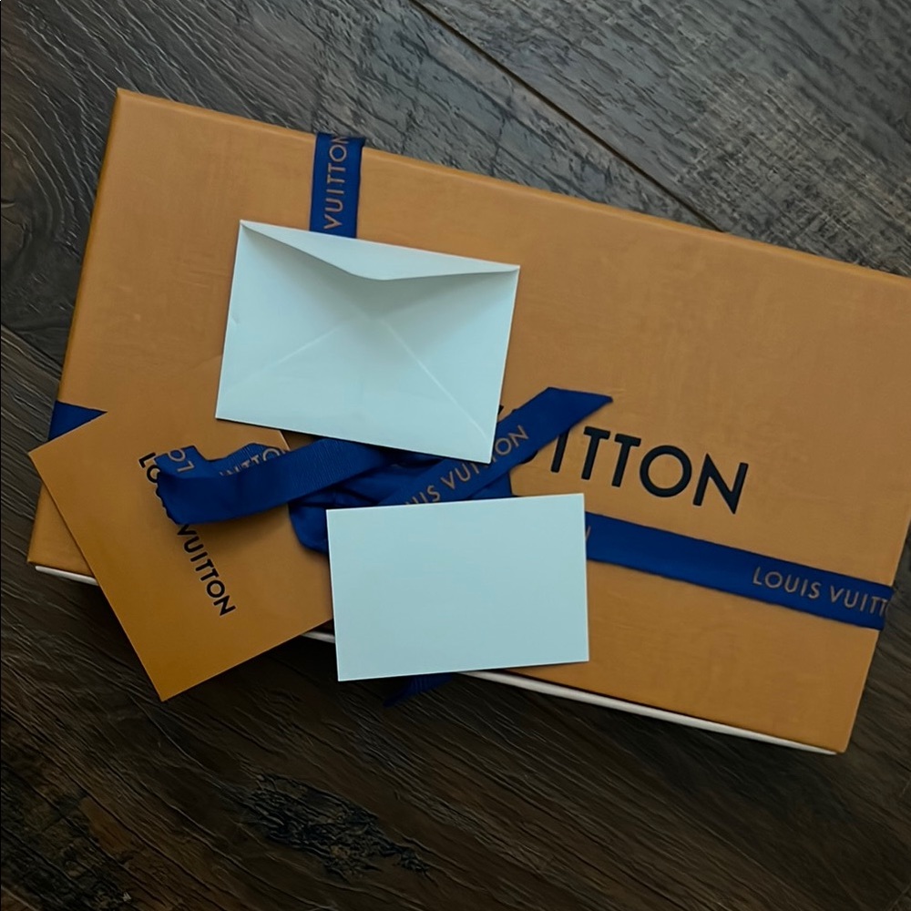 Louis Vuitton Gift Box with Blue Ribbon - Picture 3 of 5